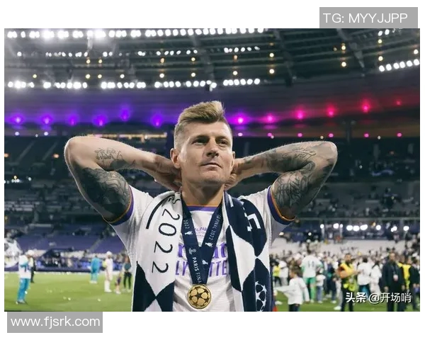 克罗斯在皇马中场的低调风采与节拍器般的精准掌控