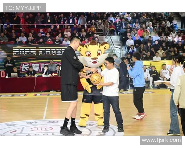 CBA主场球迷互动活动盛况空前共同见证篮球激情与团结的时刻