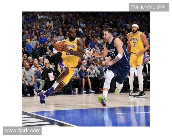 大卫-詹姆斯公开表态将为球队拼尽全力，打造辉煌未来