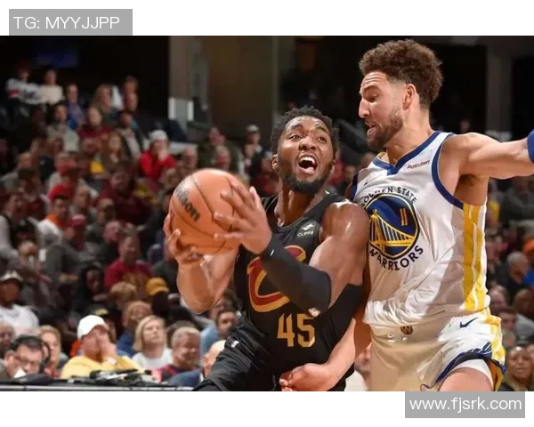 勇士惜败爵士，米切尔大放异彩砍下30分