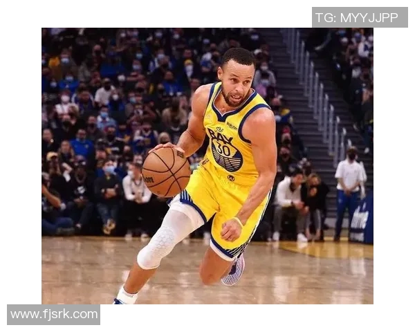 勇士队的明星球员带领球队迈向胜利 勇士队的明星球员带领球队迈向胜利